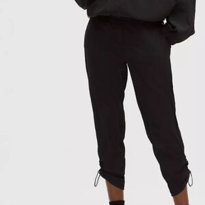 (NWOT)Lululemon Dance Studio Mid- Rise Cropped Pants